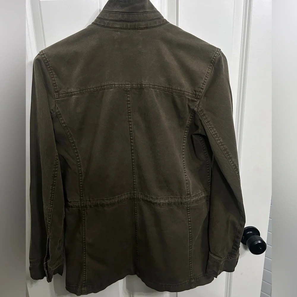 Like new Lucky Brand size XS  Olive green Utility Jacket. Lightweight. Gorgeous! - Picture 8 of 16